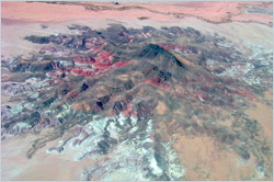 Bright colors mark mineral features of the Painted Desert. (photo by Dan Sobczak)